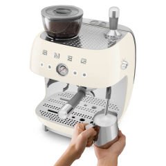 ÖĞÜTÜCÜLÜ ESPRESSO KAHVE MAKİNESİ KREM ÖĞÜTÜCÜLÜ ESPRESSO KAHVE MAKİNESİ