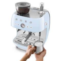 ÖĞÜTÜCÜLÜ ESPRESSO KAHVE MAKİNESİ PASTEL MAVİ ÖĞÜTÜCÜLÜ ESPRESSO KAHVE MAKİNESİ